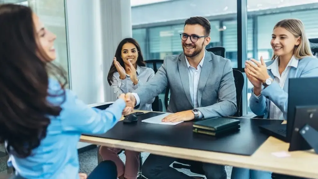 Desafíos de Recursos Humanos para el 2024: Coherencia, Bienestar y Tecnología