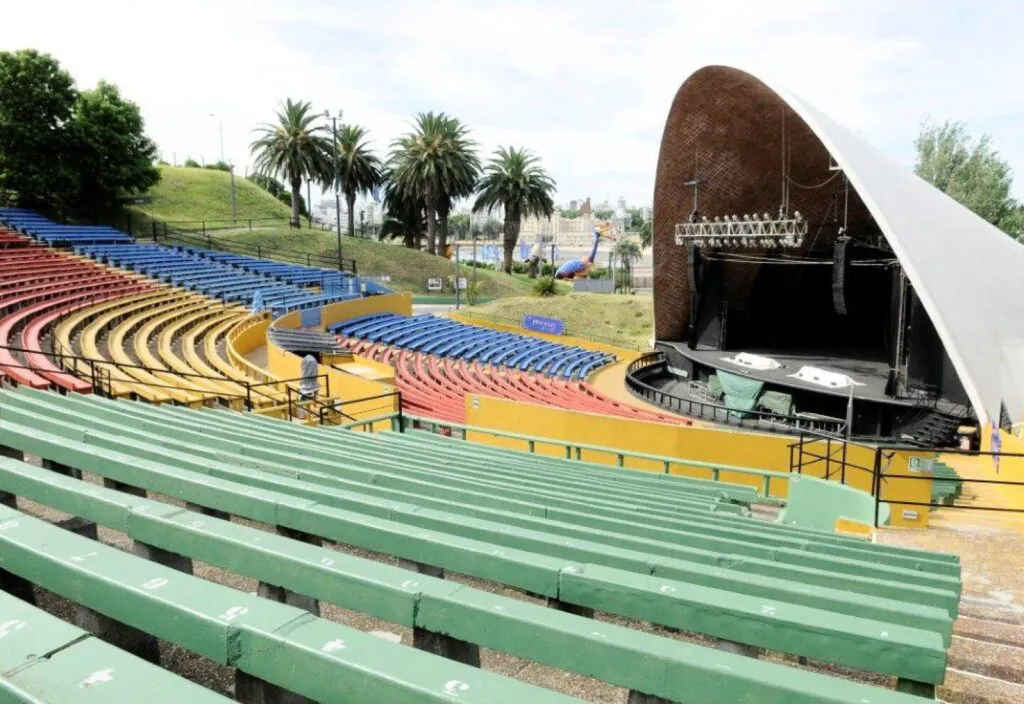 Reinauguración del Teatro de Verano Ramón Collazo: Comodidad y Futuras Renovaciones