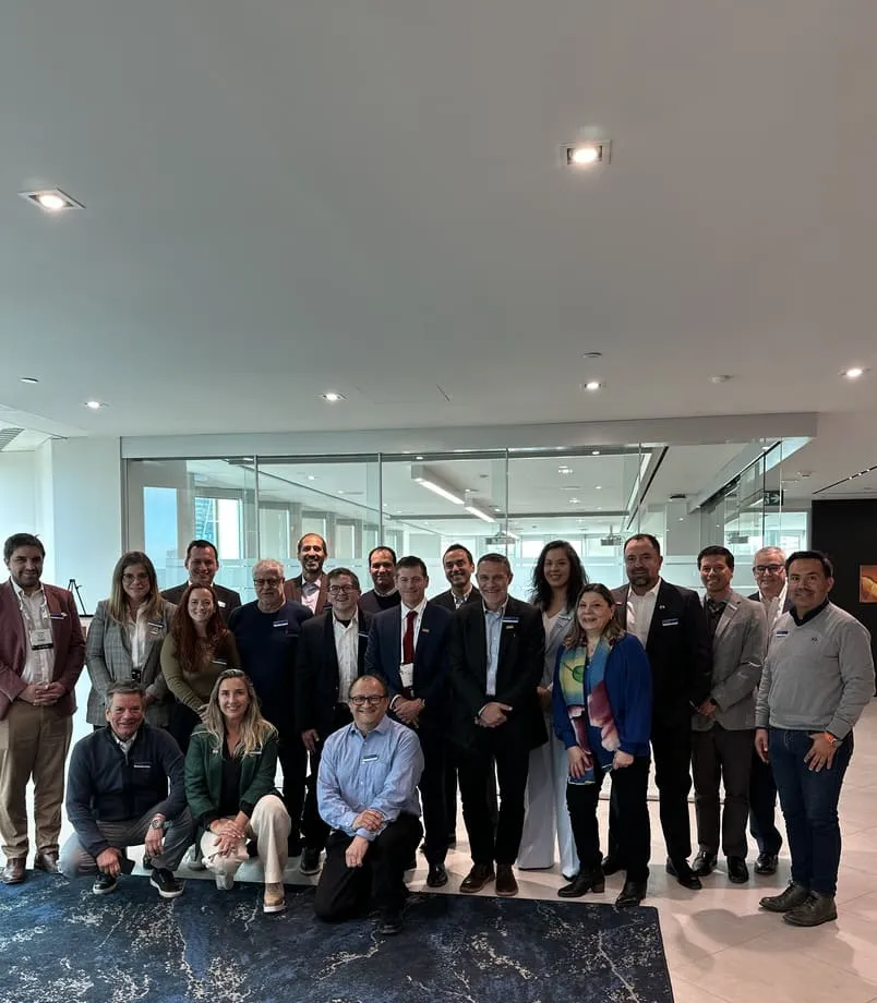 Foto con el grupo de la camara ded comeercio chileno canadiense02-03-25, 11 58 23