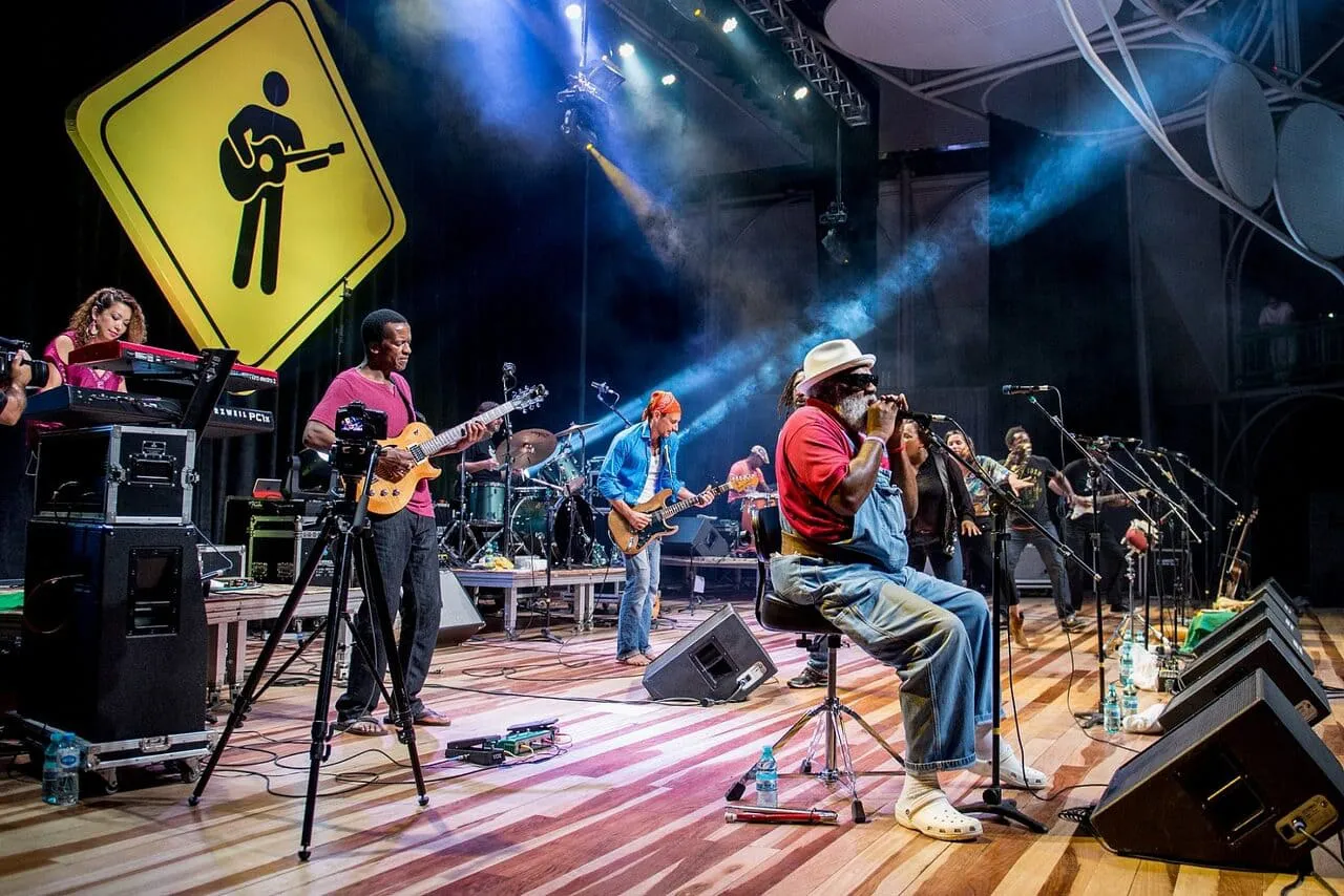Manu Chao y su Nuevo Videoclip con Playing For Change