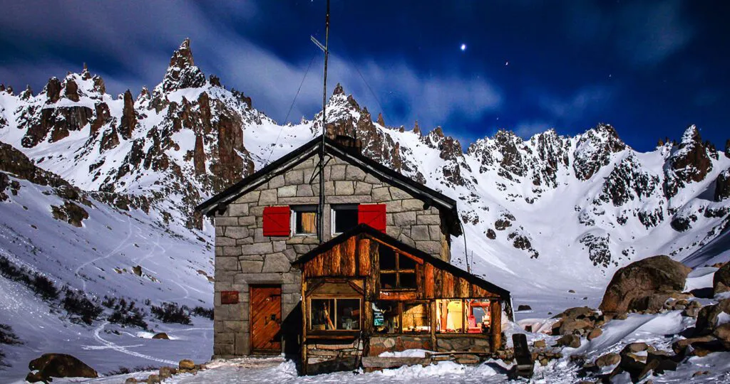 Trekking en Bariloche: Descubre los Refugios de Montaña