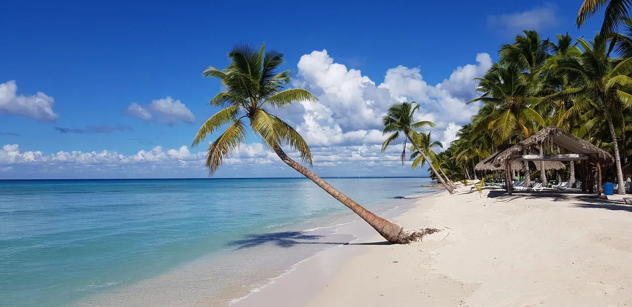 Isla Scrub Island en el Caribe, con playas de arena blanca y aguas turquesas, ideal para un escape exclusivo y tranquilo Isla Scrub Island en el Caribe, con playas de arena blanca y aguas turquesas, ideal para un escape exclusivo y tranquilo
