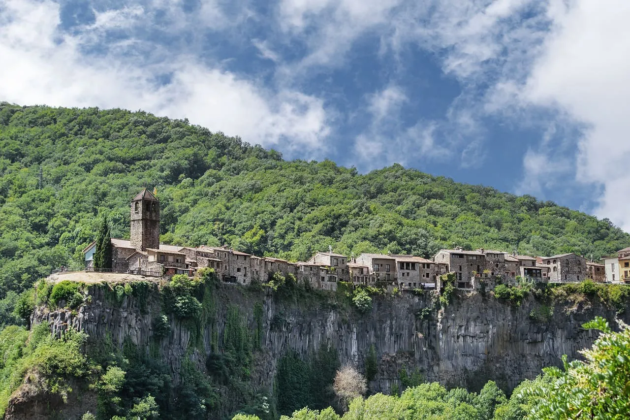 Beget: El Tesoro Medieval de Girona que Debes Conocer
