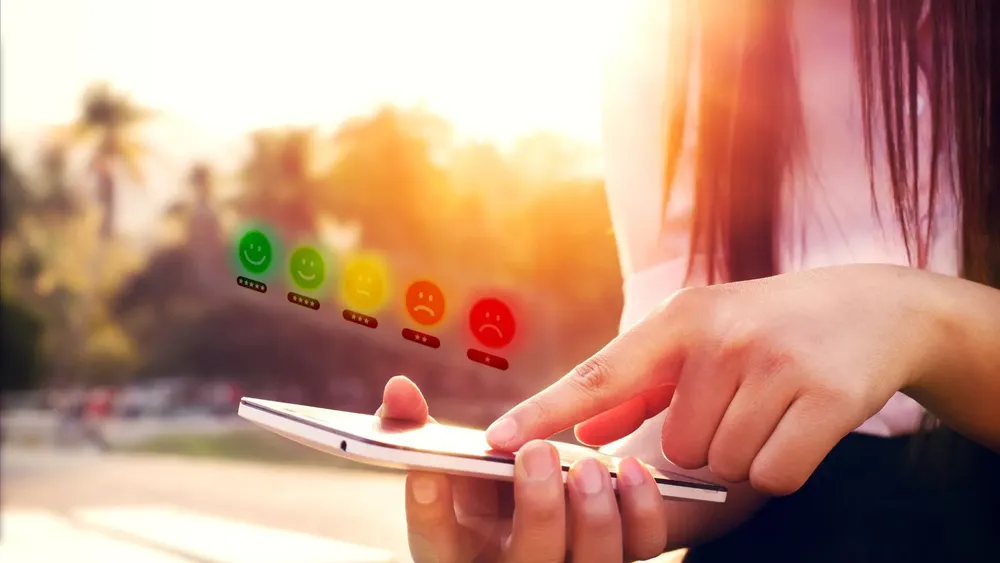 Investigadores de la UCSC encuestan asistentes del REC 2025 sobre sostenibilidad y huella de carbono. Investigadores de la UCSC encuestan asistentes del REC 2025 sobre sostenibilidad y huella de carbono.