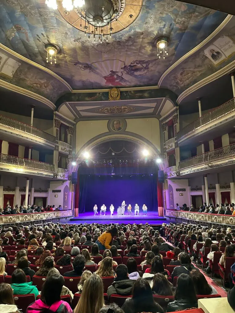 Noelia Pace: El Show en Vivo que Rompe las Barreras entre el Mundo Espiritual y el Terrenal