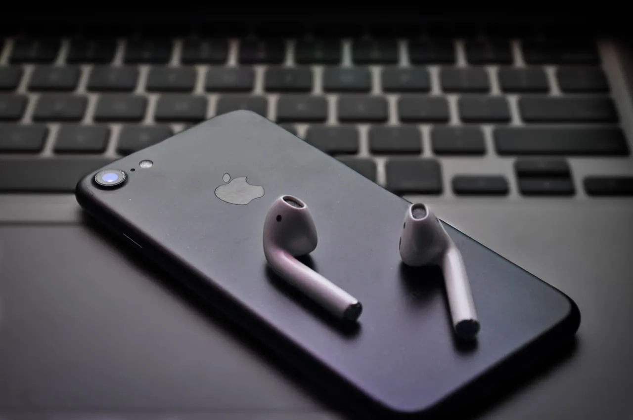 Apple presenta sus AirPods Pro 2 para la Navidad con nuevas funciones de asistencia auditiva