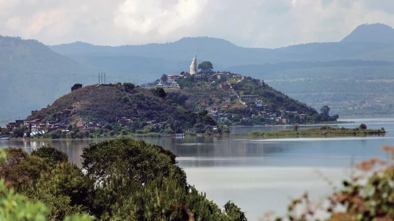 Crisis en el Lago de Pátzcuaro: Agonía por la Escasez de Agua