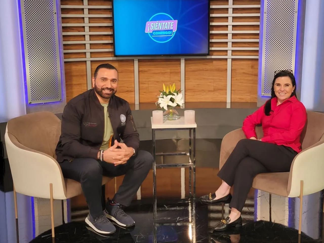 Podcast «Siéntate Conmigo» Una Conversación Íntima entre Margarita Pasos y Carlos Mesber sobre Vida, Estrategias Financieras, Amor y Autoestima.