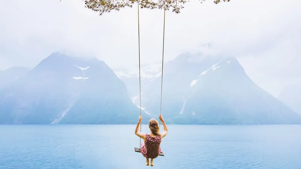 Imagen de una playa tranquila, simbolizando los beneficios de las vacaciones en la salud mental. Imagen de una playa tranquila, simbolizando los beneficios de las vacaciones en la salud mental.