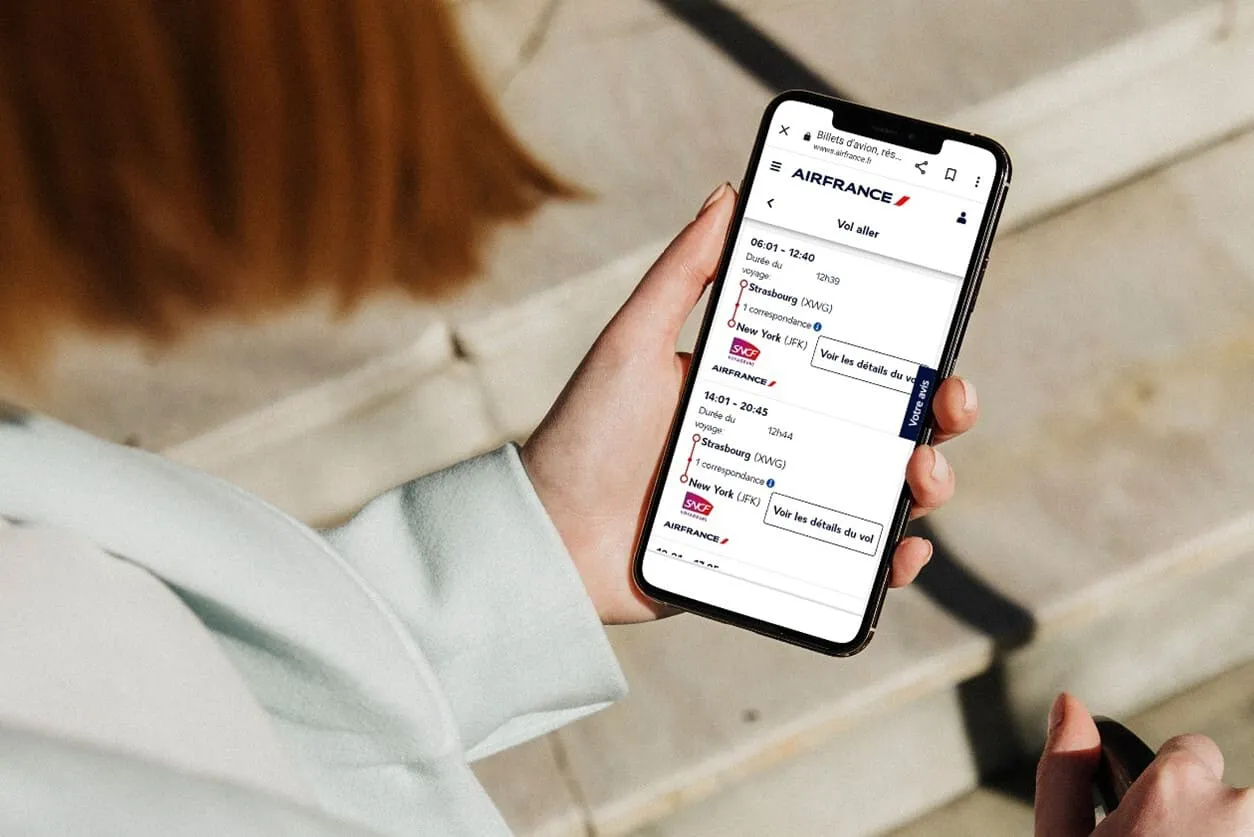 Tren TGV INOUI de SNCF Voyageurs en estación, destacando la alianza con Air France y el uso de Millas Flying Blue para v