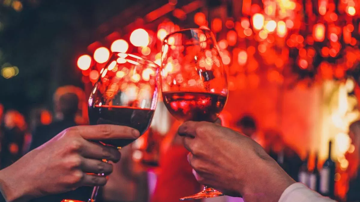 Carretera en verano en Chile, reflejando los riesgos de conducir bajo influencia del alcohol. Carretera en verano en Chile, reflejando los riesgos de conducir bajo influencia del alcohol.