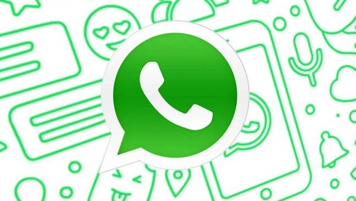 Interfaz de WhatsApp mostrando la nueva función para editar subtítulos en álbumes de fotos y videos