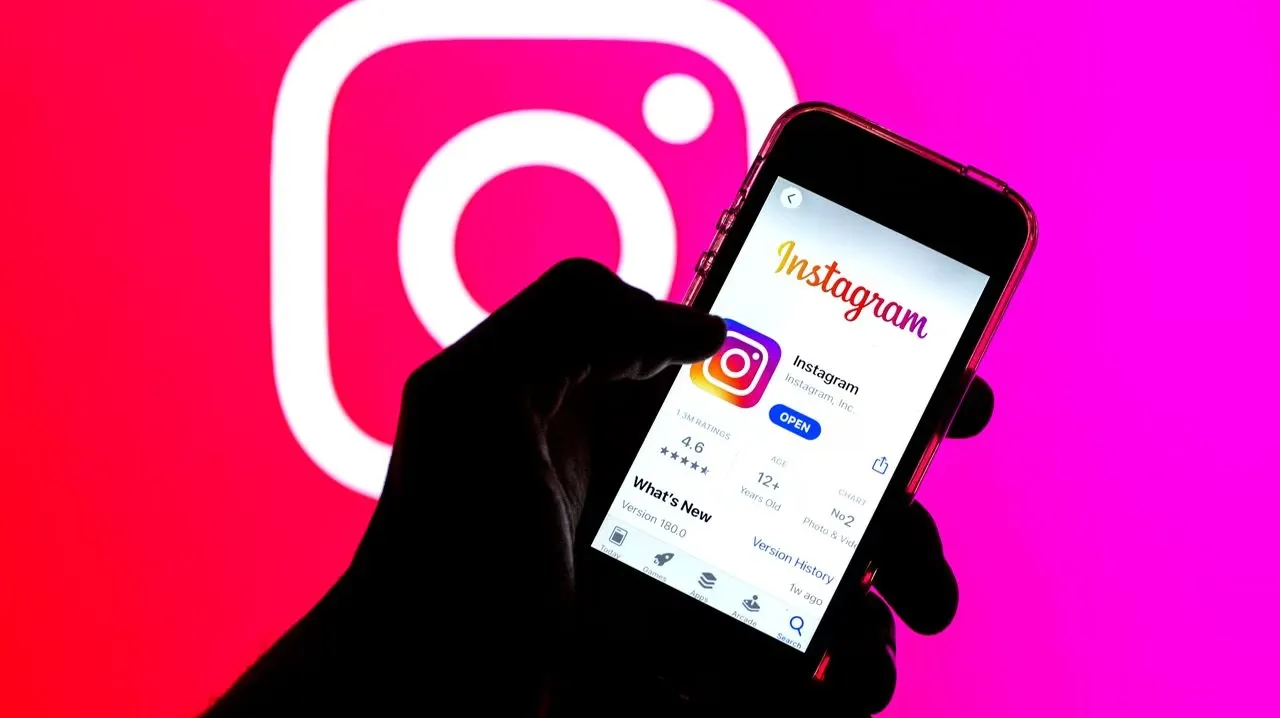 Interfaz digital moderna mostrando iconos de redes sociales con logo de Instagram y notificaciones de 'likes' Interfaz digital moderna mostrando iconos de redes sociales con logo de Instagram y notificaciones de 'likes'