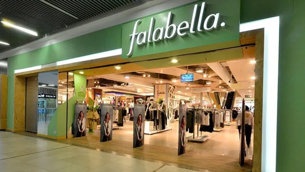 Infografía sobre el plan de inversión 2025 de Falabella con enfoque en expansión y transformación tecnológica.
