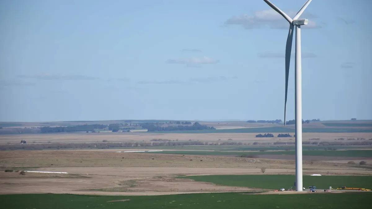 Vista aérea de la granja eólica más grande de África, símbolo de energía renovable.