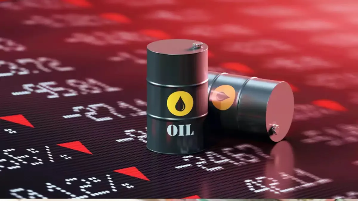 Refinería de petróleo al atardecer, destacando la influencia de la economía china en el mercado global.