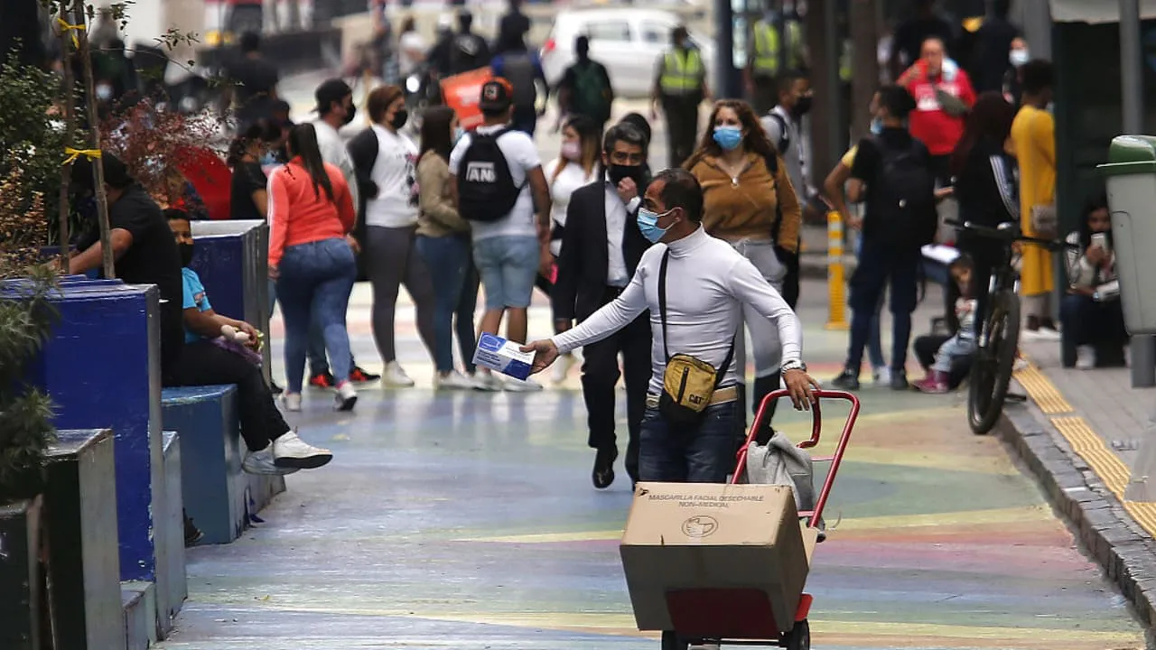 Informe INE: La informalidad laboral en Chile alcanza el 27% en el último trimestre