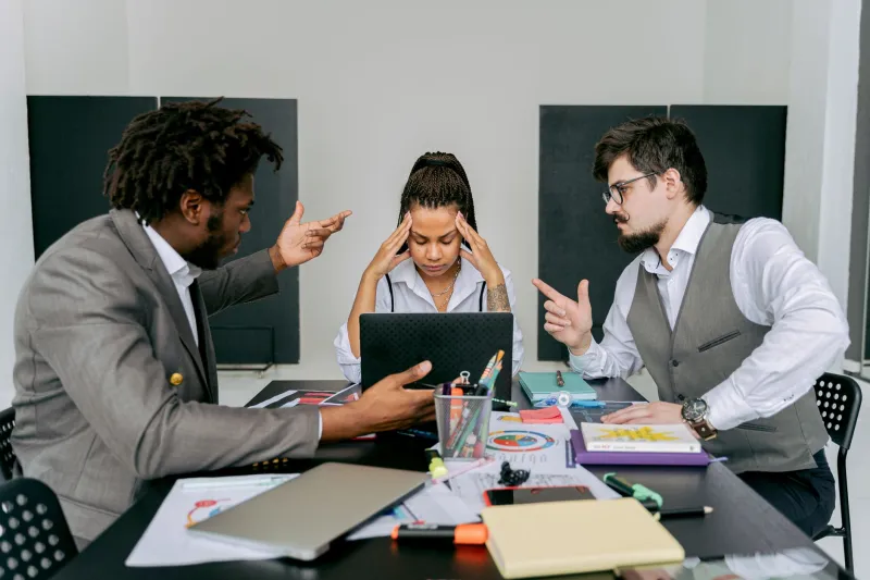 Socios en guerra silenciosa: cómo proteger tu empresa cuando la relación entre fundadores se fractura